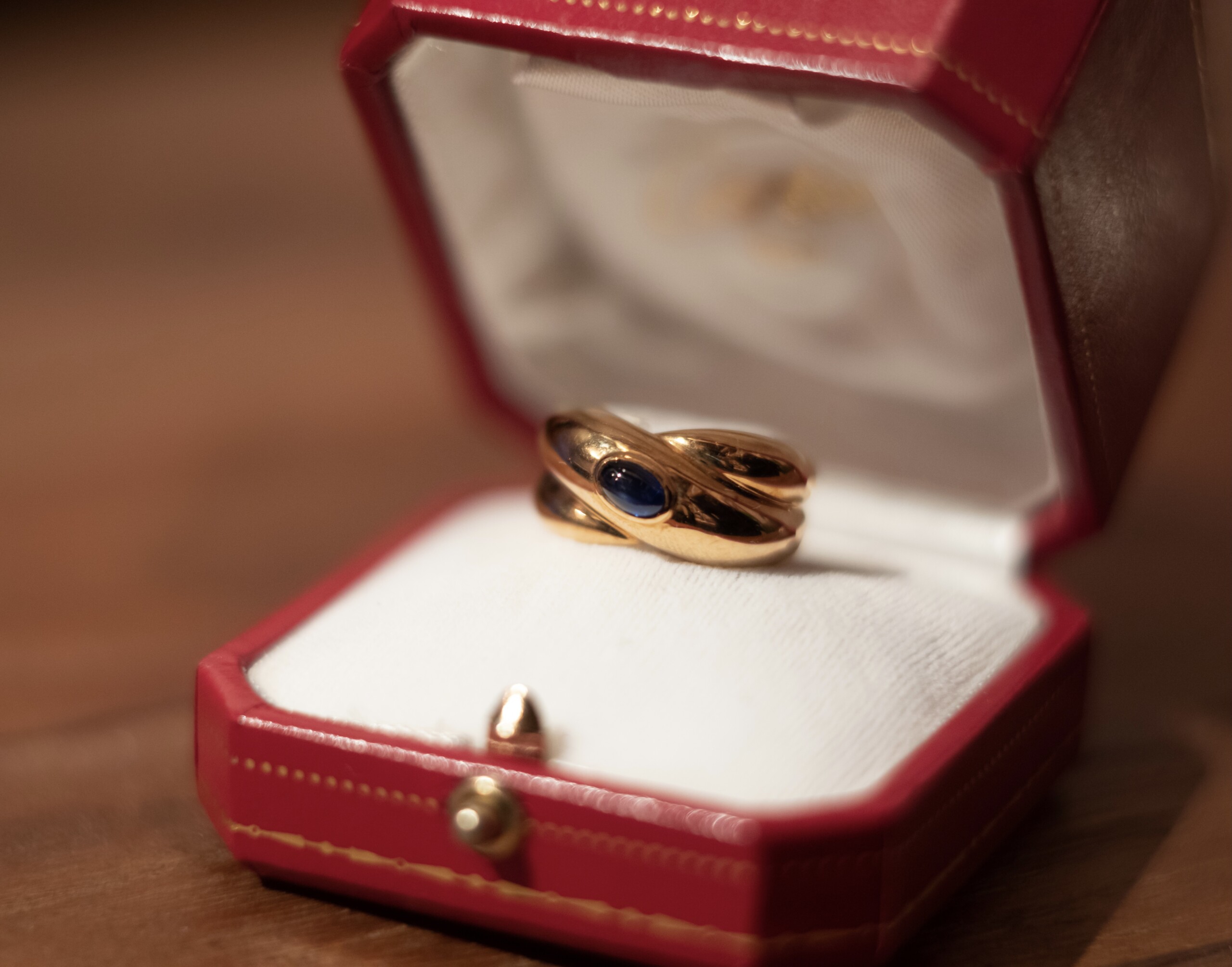 カルティエ コリゼリング サファイア〈Cartier Colisee Sapphire Ring