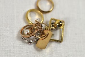 【K18、K24、Pt850の指輪等の貴金属】を狭山市にお住まいのお客様からお買取させていただきました。