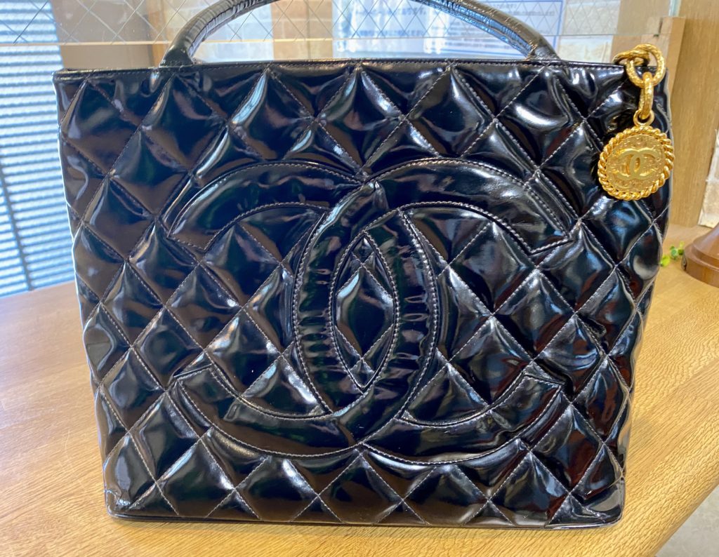 シャネル美品　格安　CHANEL エナメル　復刻トート