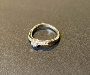 プラチナ(Pt900)ダイヤモンド付きの指輪をお買取させていただきました。