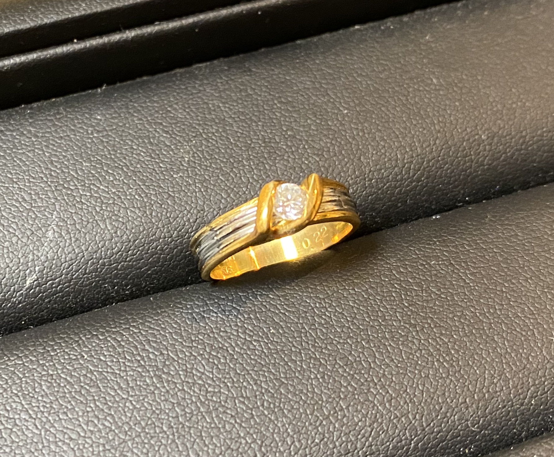 金/プラチナ(K18/Pt850)コンビのダイヤモンドリング,指輪をお買取させていただきました。