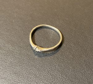 プラチナ(Pt850)小さいダイヤモンド付きの指輪,リングをお買取！価格の相場は？