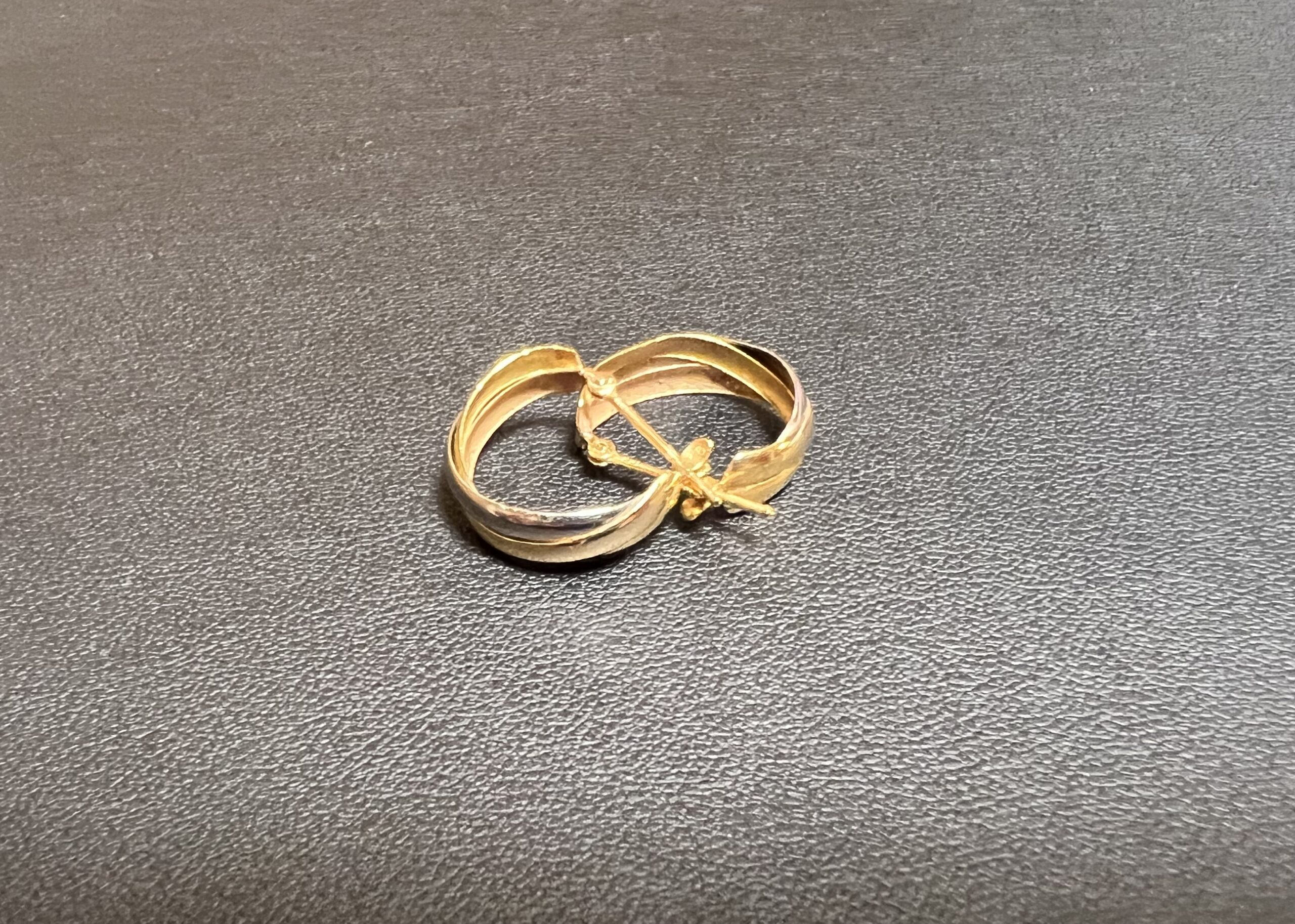 金コンビ(K18/Pt900)ピアスをお買取！価格相場は？