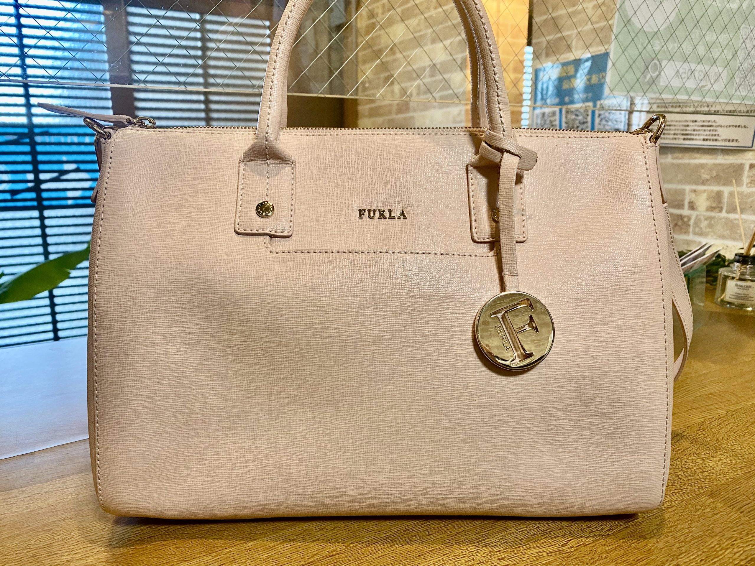 フルラ(FURLA) 2WAY ショルダー/ハンドバッグをお買取させていただきました。