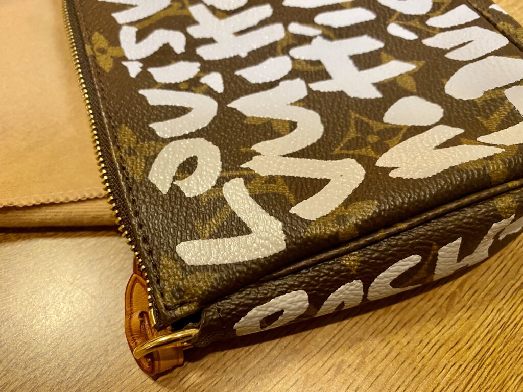 人気絶頂 LOUIS ポシェット・アクセソワール グラフィティ / VUITTON