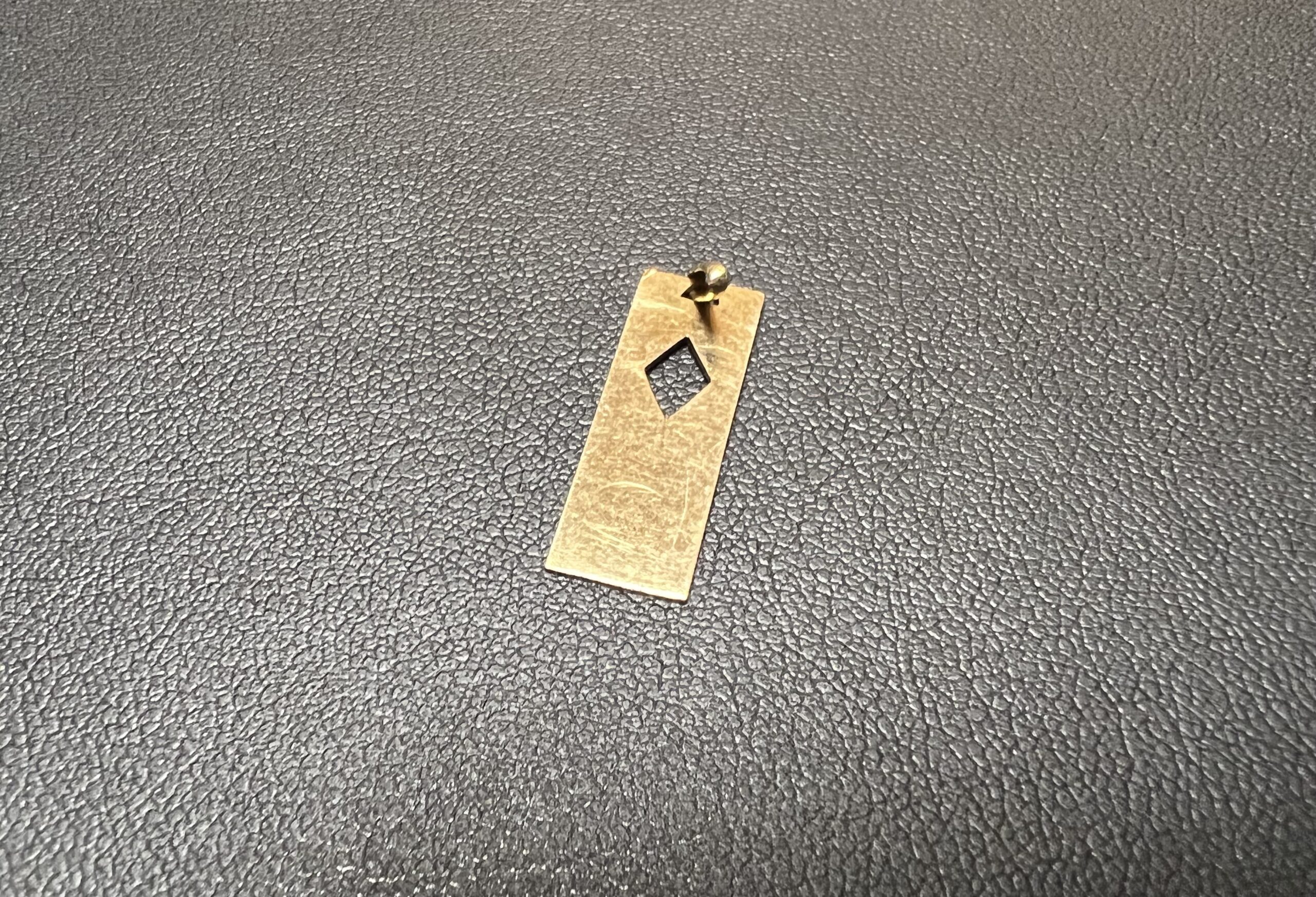 金(K18,18金)ペンダントトップ 長方形・菱形モチーフをお買取！価格相場は？