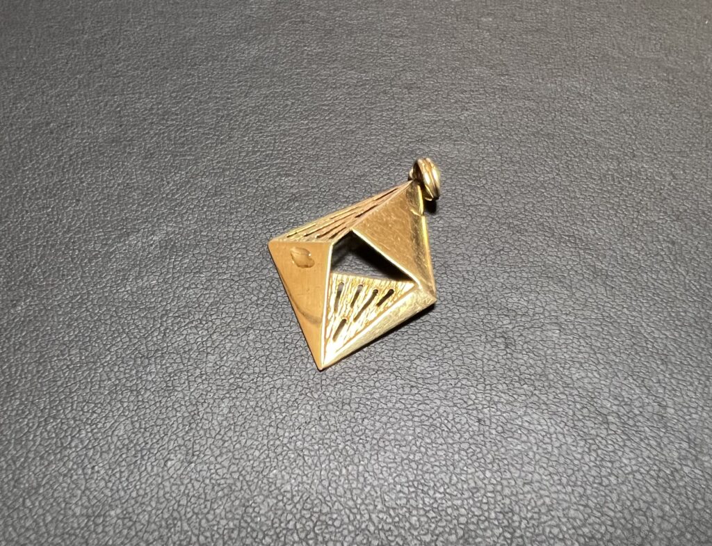金(K18,18金)ペンダントトップ 幾何学デザイン