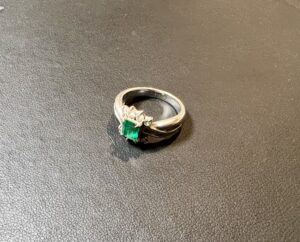 エメラルドの指輪,リング プラチナ(Pt950)を所沢市でお買取!価格の相場は?