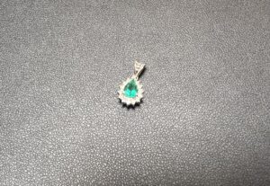 エメラルドネックレストップ プラチナ(Pt950)をお買取！価格相場は？