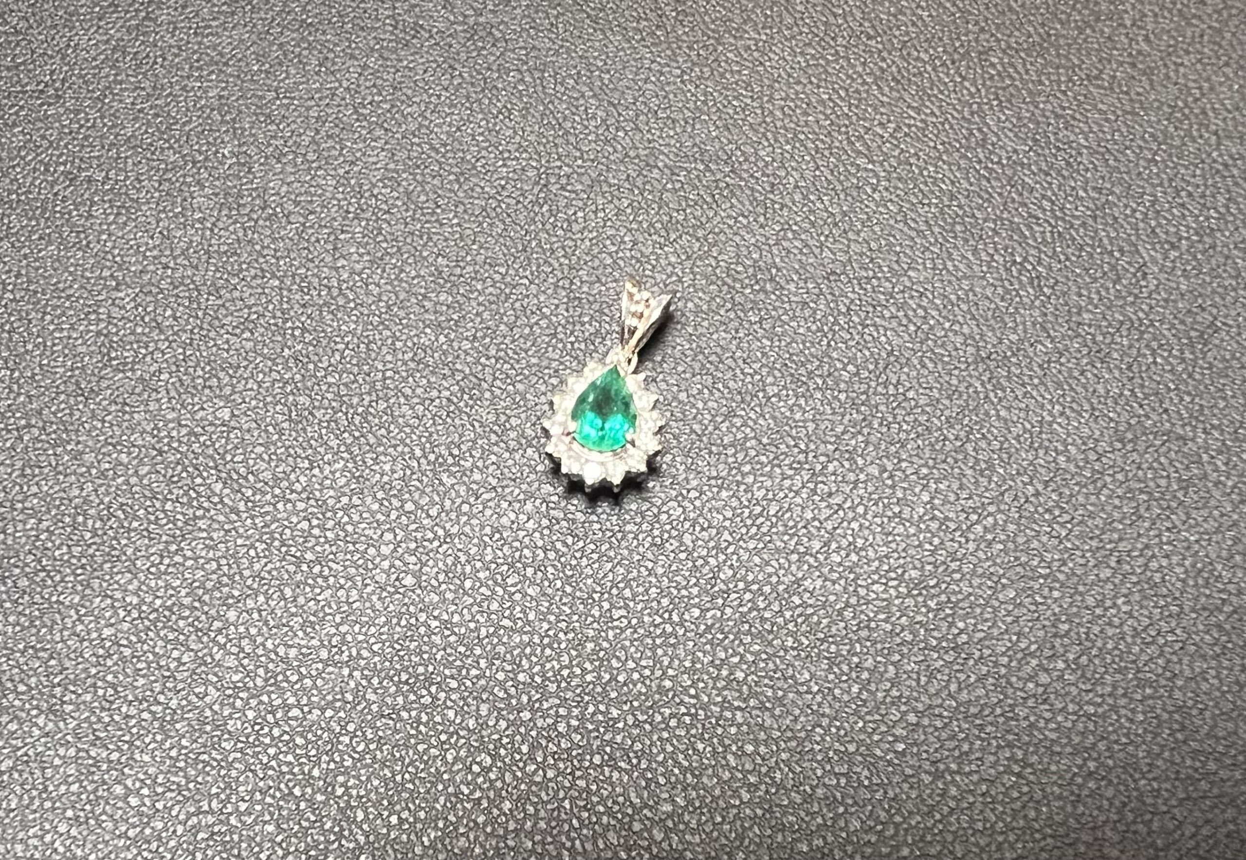 エメラルドネックレストップ プラチナ(Pt950)をお買取！価格相場は？