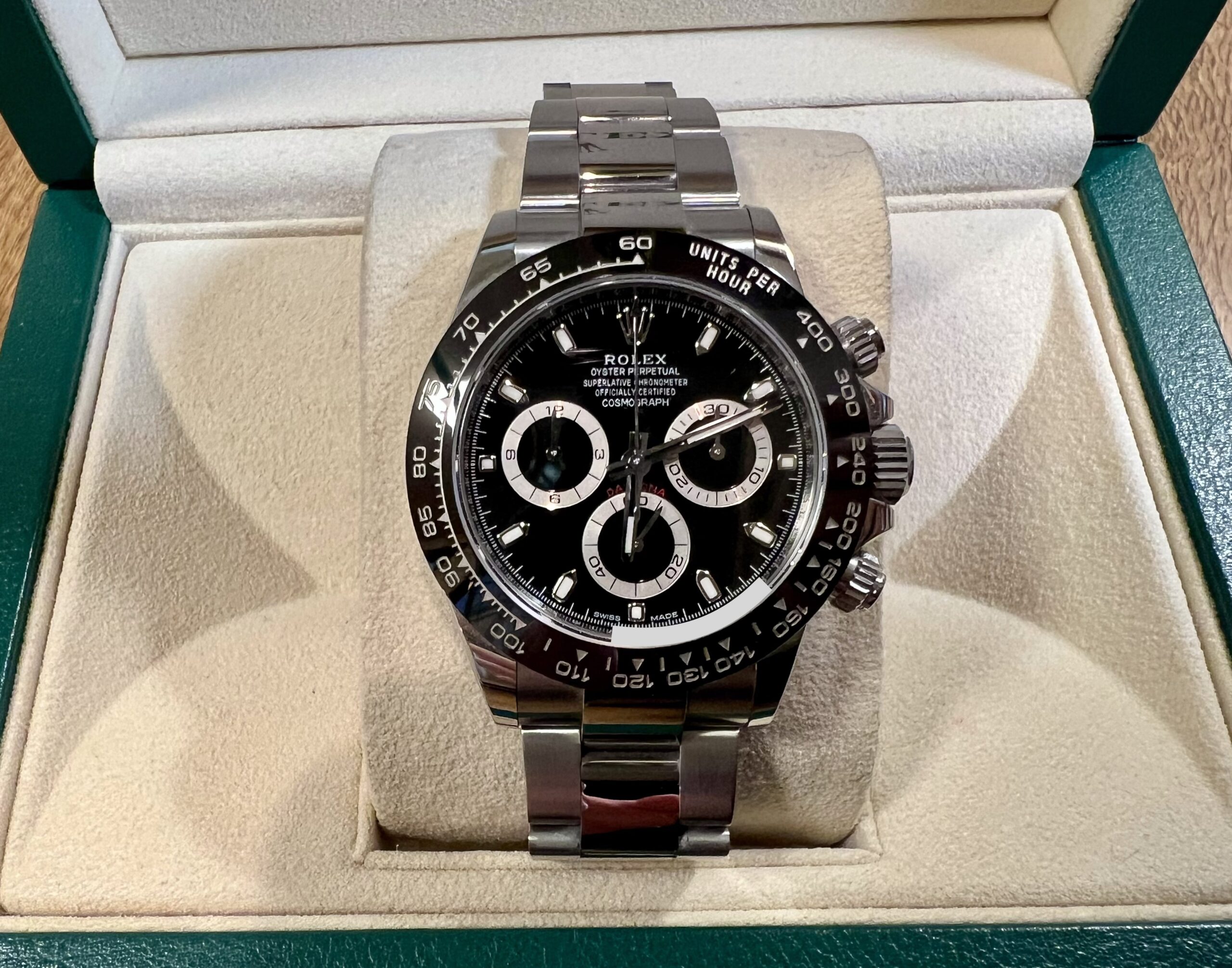 ロレックス デイトナ 116500LN 黒文字盤 黒文字盤 ディスコン 生産終了をお買取！価格相場は？