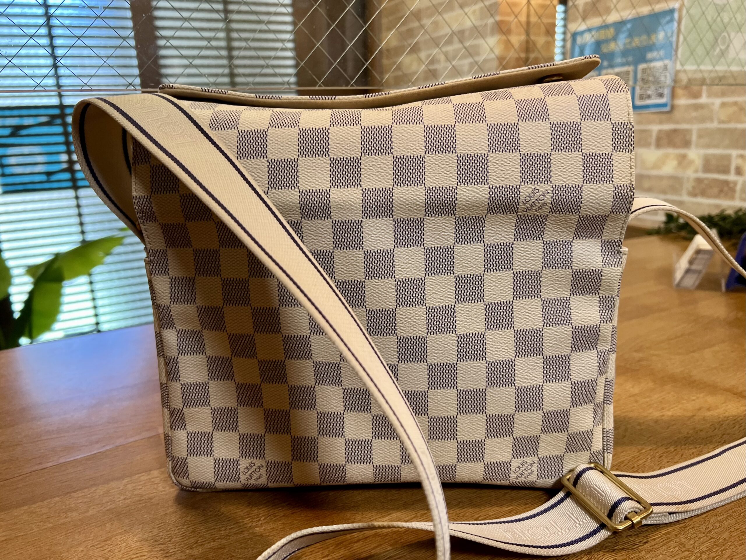 ルイヴィトン ナヴィグリオ ダミエアズール ショルダーバッグ N51189をお買取！価格の相場は？