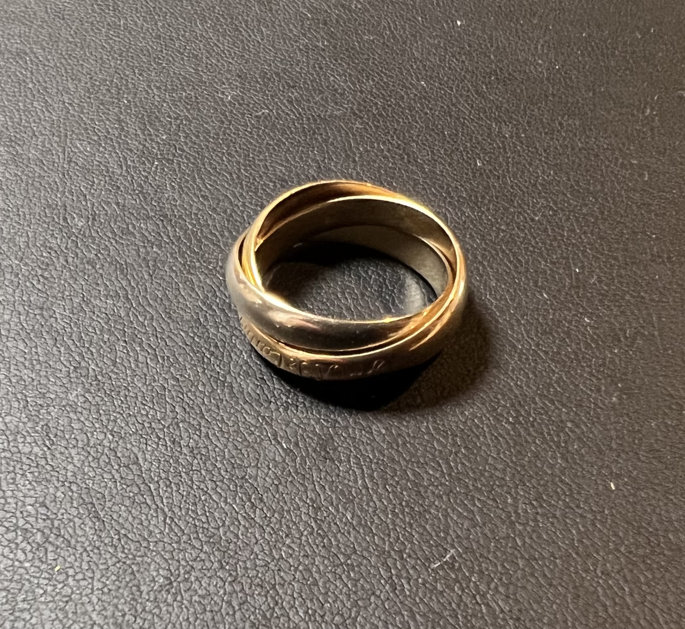 カルティエ トリニティリング must de Cartier マスト ドゥ カルティエ刻印をお買取！価格の相場は？