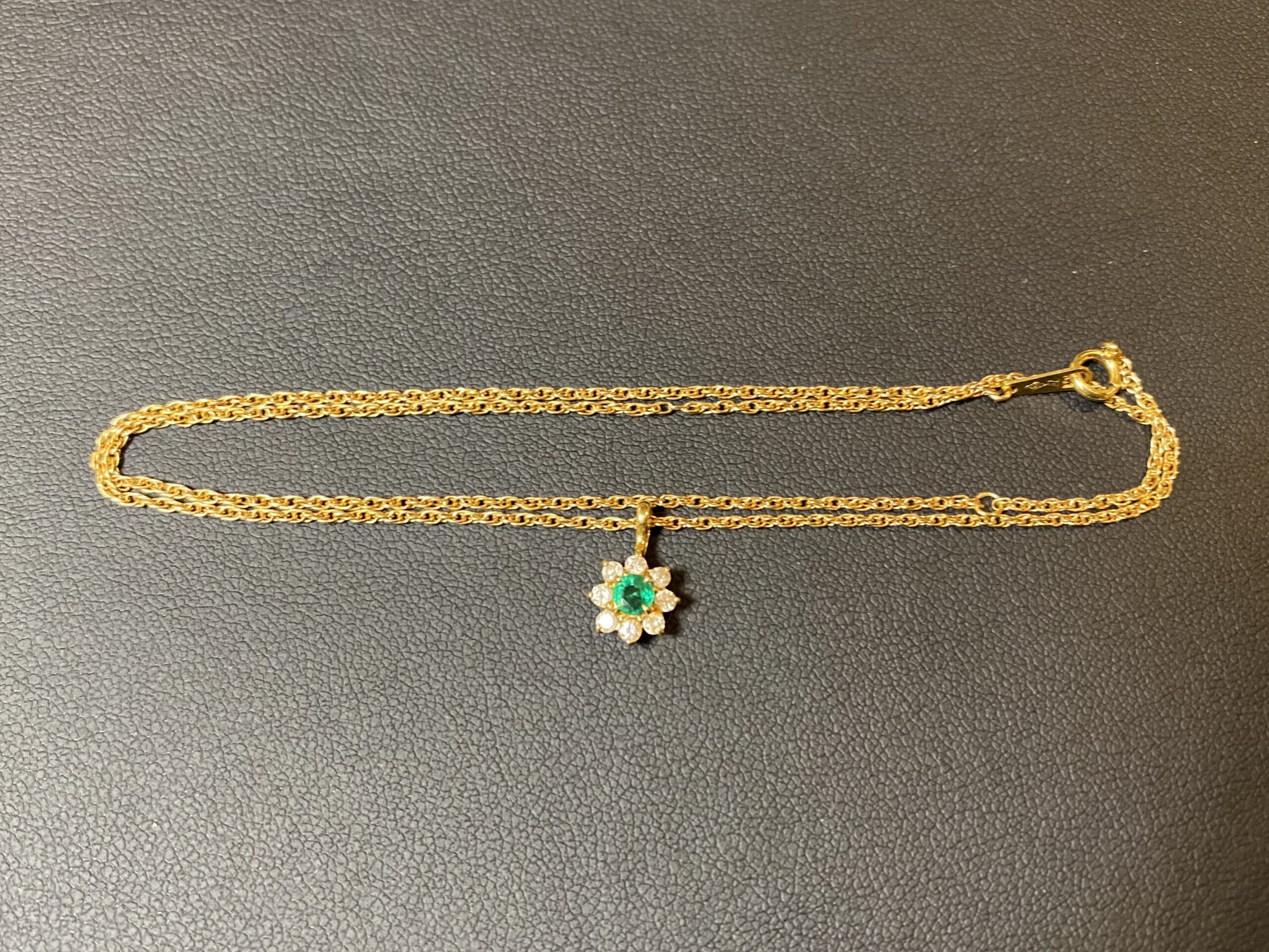 エメラルドネックレス 金(K18,18K)をお買取！価格の相場は？