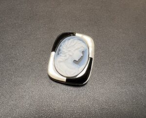 カメオ金ブローチ(K14)をお買取！価格相場は？