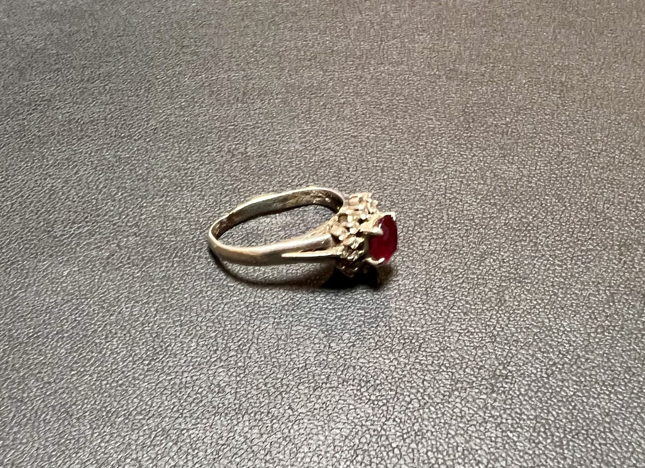 ルビーの指輪,リング プラチナ(Pt850)をお買取！価格相場は？