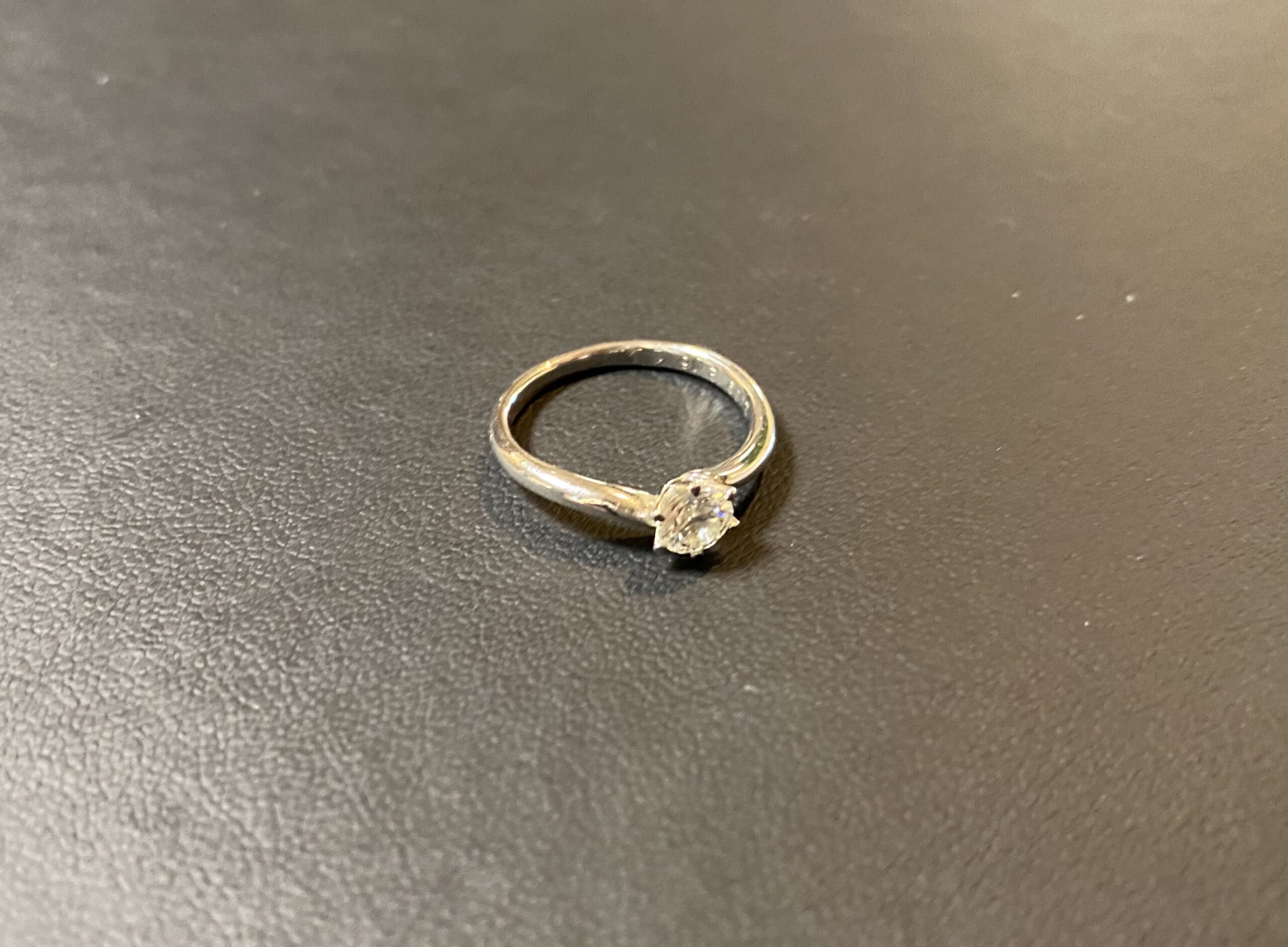 傷のあるプラチナ(Pt950)婚約指輪をお買取！価格の相場は？