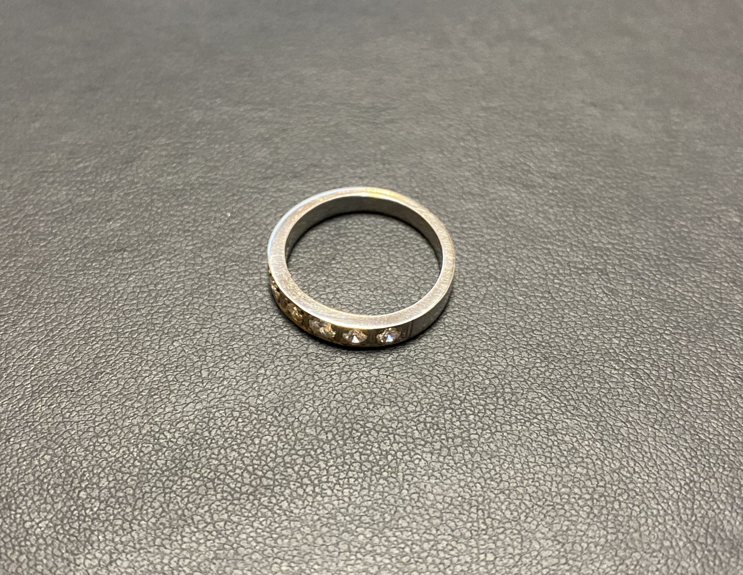 婚約指輪の買取価格は？プラチナ・ダイヤモンドの相場と査定ポイントを解説