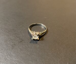 刻印入りプラチナ(Pt850)婚約指輪をお買取!価格の相場は?