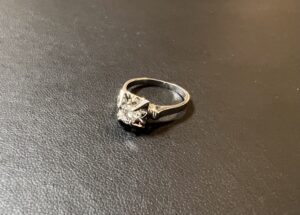 刻印入りプラチナ(Pt900)婚約指輪をお買取!価格の相場は?