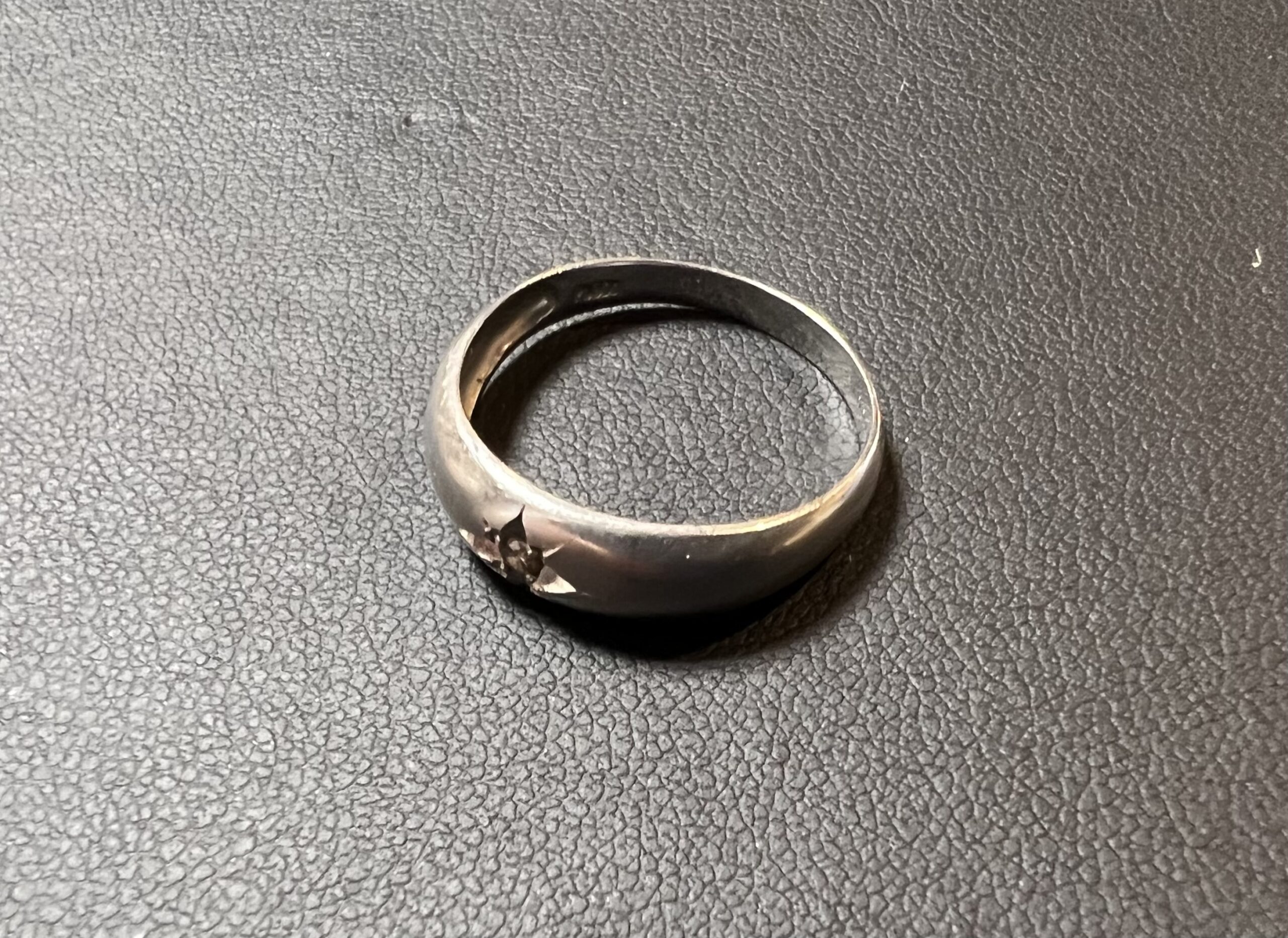 変形したプラチナ(Pt850)婚約指輪をお買取！価格の相場は？
